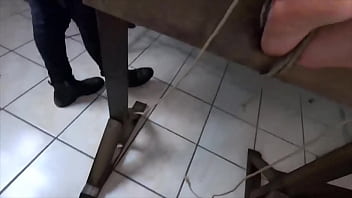 Cosquillas hasta que llora la muchacha