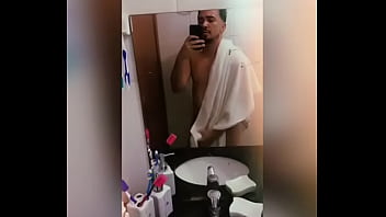 Cadê uma coroa para sentar nesse novinho