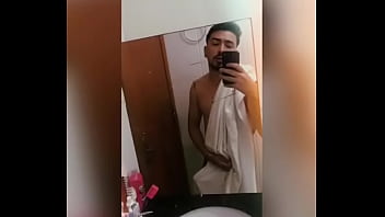 Cadê uma coroa para sentar nesse novinho