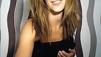 Cam chick with flat tits