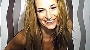 Cam chick with flat tits