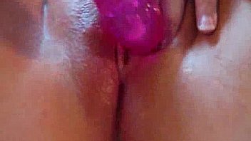 Se masturba hasta eyacular bien rico