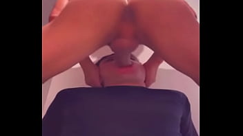 Joven Atletico Me Atraganta En Los Baños Del Centro Comercial Rico Cruising thumbnail