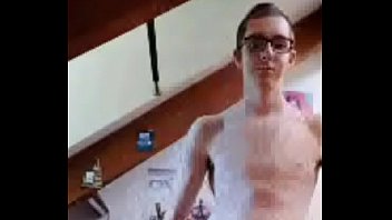 Un homme qui se masturbe