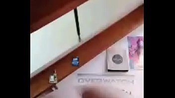 Un homme qui se masturbe