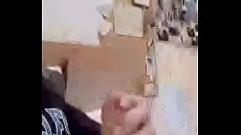 Un homme qui se masturbe