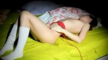 Solo girl masturbates free teen porn video