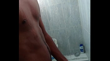 Haciendome una rica paja ante de bañarme para salir