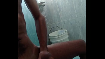 Haciendome una rica paja ante de bañarme para salir