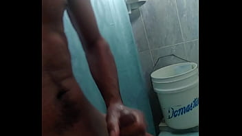 Haciendome una rica paja ante de bañarme para salir