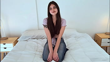 Masturbandome Con Una Linda Martina En Su Debut En El Porno thumbnail