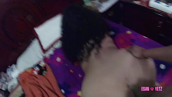 Me doy a la novia de mi amigo mientras ella le manda mensajes que esta bien en la fiesta