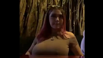 La puta tetona streamer