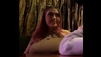 La puta tetona streamer