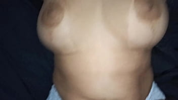 Que delicia zorra culona con unas increíbles tetas y un coño dulce