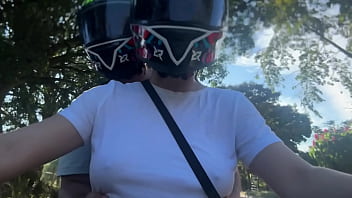 Recogí un cliente de didi sin sostén y se dio cuenta de mis grandes tetas