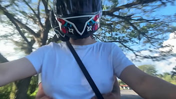 Recogí un cliente de didi sin sostén y se dio cuenta de mis grandes tetas