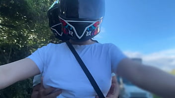 Recogí un cliente de didi sin sostén y se dio cuenta de mis grandes tetas