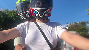 Recogí un cliente de didi sin sostén y se dio cuenta de mis grandes tetas