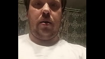 Шлюшка с огромной жирной жопой тренирует свой анал прыгая на толстом члене thumbnail