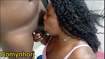 Sexo gostoso marido chamar barbeiro pra fuder a mulher dele ele filma toda a foda ela tomando leite quente na cara