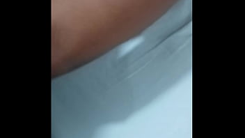 Paguei pra comer essa puta gostosa e ela filmou pra mostrar para o marido