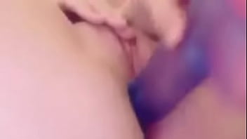 A falta de una polla sale el dildo bebé