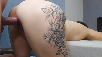 Esposa traidor fode o amigo de seu marido enquanto ele sai