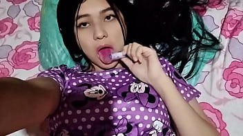 Llevé a la de mi vecina a casa y me la follé en el camino casero real