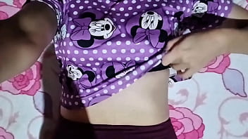 Llevé a la de mi vecina a casa y me la follé en el camino casero real