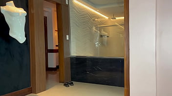 Fodê gostoso com a gostosa na frente do espelho