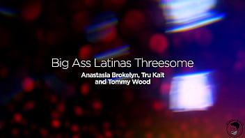 My wife found the hottest girl for threesome on our vacation in prague