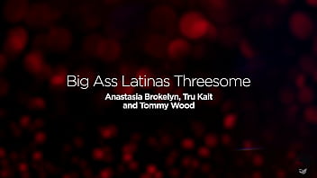 My wife found the hottest girl for threesome on our vacation in prague