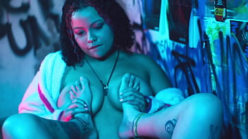 Bbw lesbian playing with feet and pussy