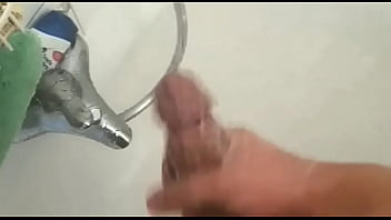 Pauzudo Punhetando Antes Do Banho thumbnail