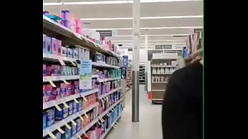 Hot girl showing big booty in public