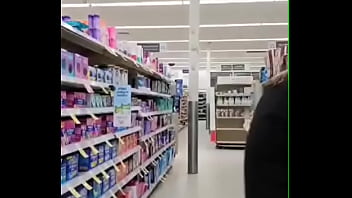 Hot girl showing big booty in public