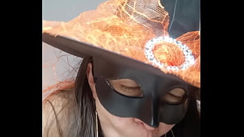 En halloween la bruja de mi vecina me seduce con sus videos me encanta su enorme cameltoe