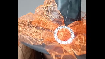 En halloween la bruja de mi vecina me seduce con sus videos me encanta su enorme cameltoe