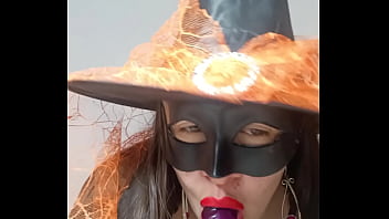 En halloween la bruja de mi vecina me seduce con sus videos me encanta su enorme cameltoe