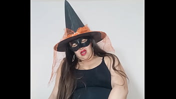 En halloween la bruja de mi vecina me seduce con sus videos me encanta su enorme cameltoe
