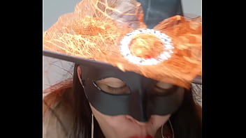 En halloween la bruja de mi vecina me seduce con sus videos me encanta su enorme cameltoe