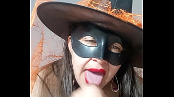 En halloween la bruja de mi vecina me seduce con sus videos me encanta su enorme cameltoe