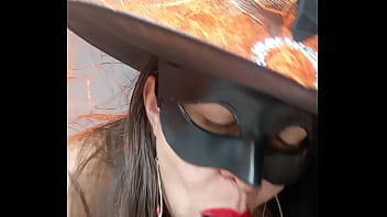En halloween la bruja de mi vecina me seduce con sus videos me encanta su enorme cameltoe