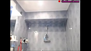 Stunning teen takes a soapy bath on webcam