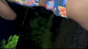 Casada transando sem camisinha dando gostoso na linha de trem o corno se empolgou depois que o rapaz encheu a esposinha de leite ele também quis completa o tanque dela de leite