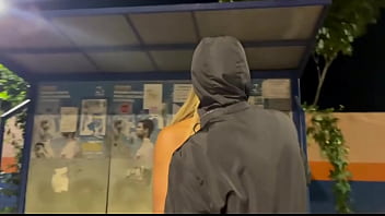 Casada transando sem camisinha dando gostoso na linha de trem o corno se empolgou depois que o rapaz encheu a esposinha de leite ele também quis completa o tanque dela de leite