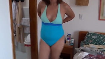 I filmed my beautiful stepmother putting on a bikini to go to the beach big beautiful ass