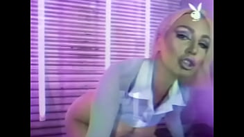 Sexy babe gets her boobs out