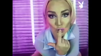 Sexy babe gets her boobs out